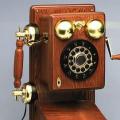 Po vsem svetu razpravljajo o skrivnostnem videu Kako se je razvil telefon v 20. stoletju